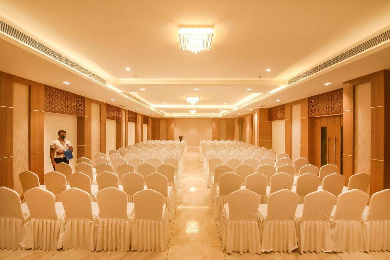 Emerald Clarks Inn Suites Mysore Exterior foto